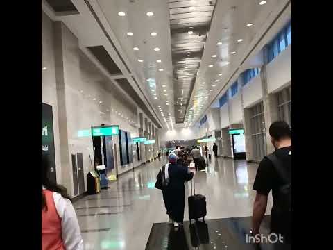 الهبوط في مطار القاهرة الدولي طيران الامارات A380 800