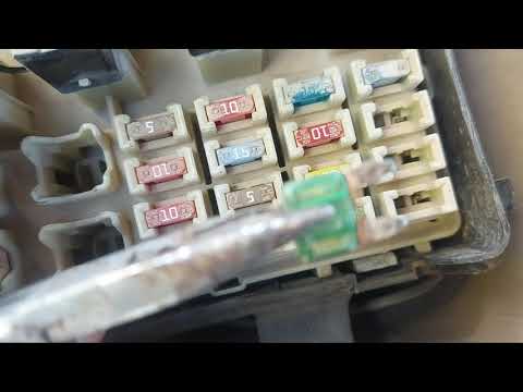 Toyota Camry 2004 السيارة ما تشتغل وعدم إنارة لمبة الجك والمفاجاة مشكلة بسيطة جدا 0096871957798