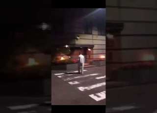  プラチナヤクザが現役プレデターヤクザのシャッター蹴ってみたwww