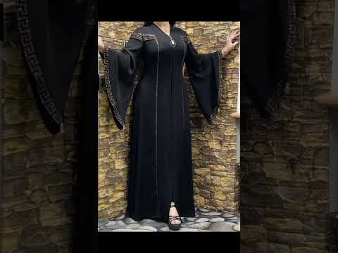 العباية القمر دى وصلت فوري من تاني عباية كريشة قصات علي الكم مع كم واسع مطعم باستراس ايطالي