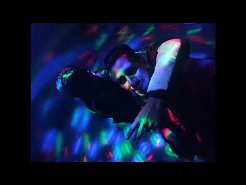 عينيك كبار طولو الخزرة فيا