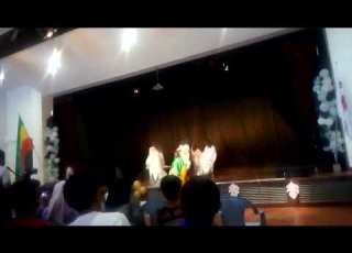 ዘመኑን ያዋጀ አስገራሚ የሆነ የመድረክ ጭፈራ ከውብ ሙዚቃ ጋር ዘና ፈታ በሉ
