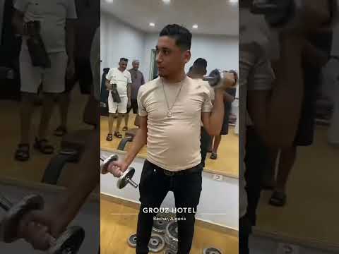 علي المجاجي يدير الحديد