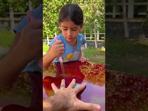 النهارده الساعه ٤ عملنا اكبر تورته في العالم لعيد ميلاد ايسل مين متحمس السكينه لعبه مش حقيقيه النهارده الساعه ٤ عملنا اكبر تورته في العالم لعيد ميلاد ايسل مين متحمس السكينه لعبه مش حقيقيه