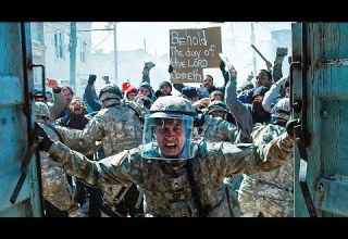 الحكومة بتحبس الناس في منازلهم بسبب انتشار ڤيروس مميت