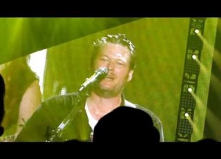 Honey Bee Blake Shelton Live