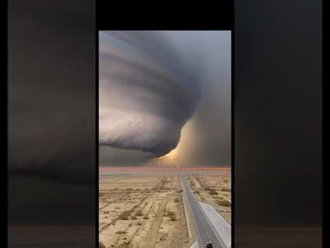 اعاصير مرعبه