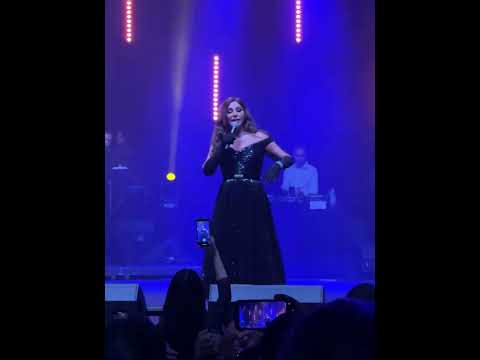 اليسا تغني كرهني وتمشي حافيه و تمسح دموعها مسرح الاولمبياد بباريس Elissa Paris Nov 2022 L Olympia اليسا تغني كرهني وتمشي حافيه و تمسح دموعها مسرح الاولمبياد بباريس Elissa Paris Nov 2022 L Olympia