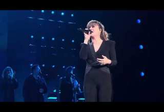 Kelly Clarkson Performs Because Of You In Atlantic City NJ On 5 10 24