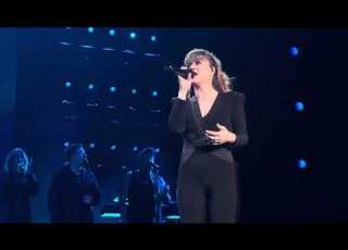 Kelly Clarkson Performs Because Of You In Atlantic City NJ On 5 10 24