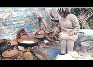 اشتقت لهاد الاجواء الصباحية وانا اطبخ المطلوع عالحطب