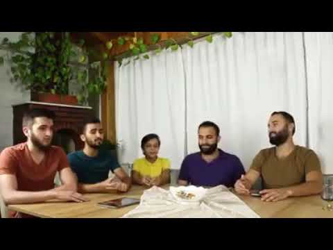 خمسة من الإخوة ينشدون مالنا مولى سوى الله أصواتهم جميلة ورائعة