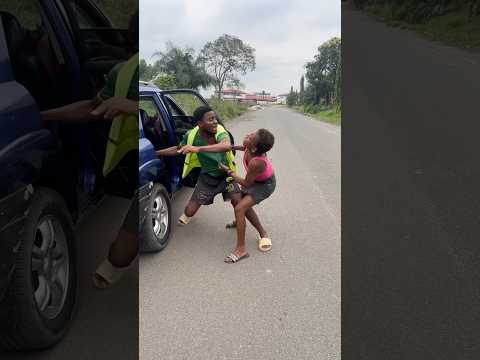 Kamga Qui Dispute La Place Dans Le Taxi Funny Comedie Comedy Humour