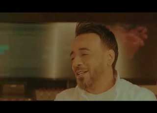  لو محتويني من صدك وحاسس بية