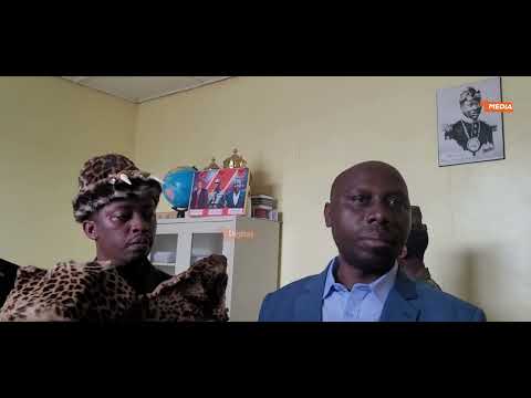 TAZAMA MFALME MPYA ALIVYO SIMIKWA HUKO CONGO MAMIA WAJITOKEZA KUSHEREKEA TAZAMA MFALME MPYA ALIVYO SIMIKWA HUKO CONGO MAMIA WAJITOKEZA KUSHEREKEA