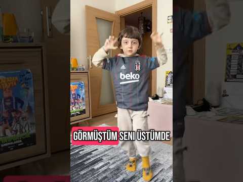 Yağmurlu Bir Günde Görmüştüm Seni üstünde Çubuklu Formalar Vardı Beşiktaş