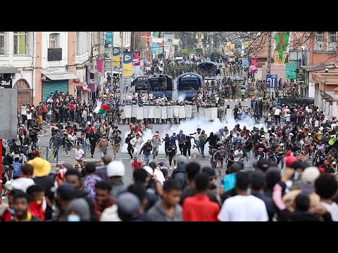 Des Milliers De Personnes Manifestent à Antananarivo Pour Exiger La Démission Du Président Rajoelina