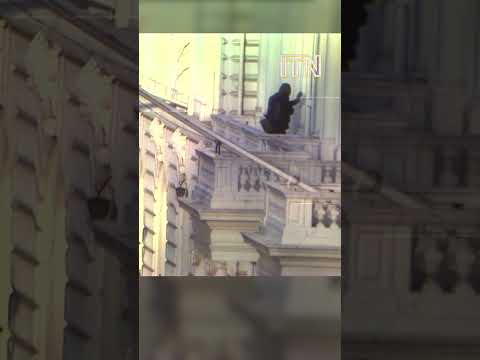 Iranian Embassy Siege Explosive SAS Raid Caught Live On TV 1980 Iranian Embassy Siege Explosive SAS Raid Caught Live On TV 1980