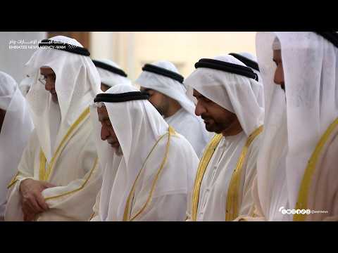 حاكم الشارقة يؤدي صلاة عيد الفطر السعيد في مسجد الشارقة حاكم الشارقة يؤدي صلاة عيد الفطر السعيد في مسجد الشارقة