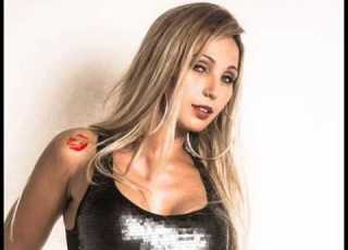  Valesca Popozuda Beijinho No Ombro
