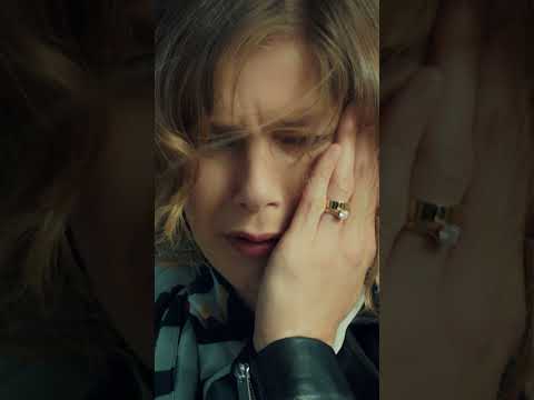 ماهر يصفع جوليا Shorts