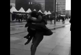 لقاء يبكي الحجر بين حبيبين بعد غياب طويل