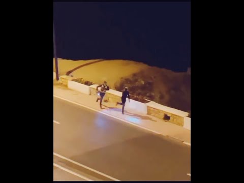 شرطي مغربي للاسف افشل محاولة شاب مغربي من الدخول للتراب الاسباني سبتة 2022