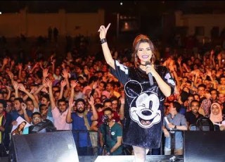  كارمن سليمان تغني عظمة علي عظمة في حفل هندسة عين شمس
