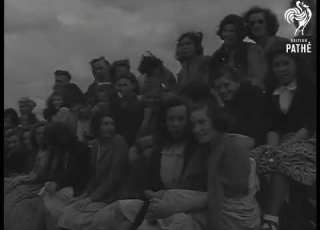  Fred Perry And Dan Maskell Teach Tennis In 1949