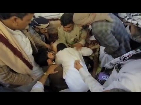 في صنعاء اليوم الشيخ المراغة يكسر العسيب ويهد المرسديس في اهم موقف قبلي في صنعاء اليوم الشيخ المراغة يكسر العسيب ويهد المرسديس في اهم موقف قبلي