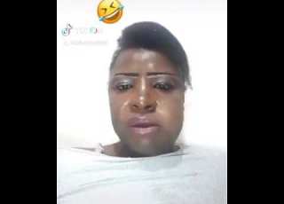  فتاة تخزن قات مضحك