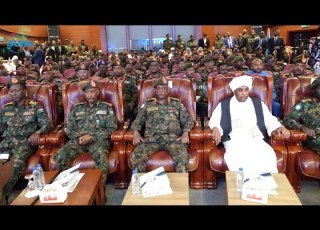  فعاليات ليلة الاحتفال بعيد الجيش تمتد وتكريم لعدد من الرموز والشخصيات الوطنية بحضور مكونات الدولة