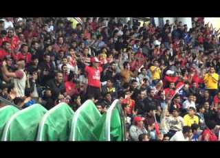 مشجعين البحرين قبل بداية المباراة النهائية لكأس آسيا لكرة اليد 2014