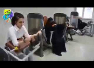 شاهد تلعبنا الرشاقة الجيم Watch The Veiled Women Playing In The Gym