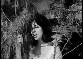  حالات واتس اغنيه القريب منك بعيد نجاه