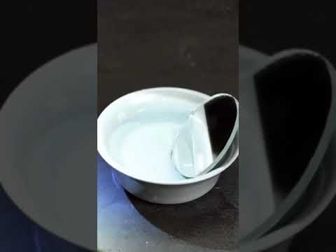 صناعة الوان الطيف قوس قزح ب المراية والماء والكشاف الابيض