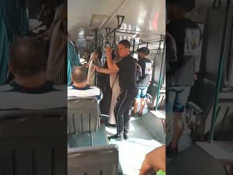 في وهرن يحدث اصطدام نقل مسافرين بشاحنة