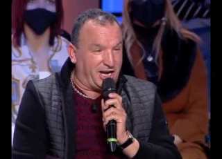 تليلي الڤفصي إنت نسيتني و يصعب عليا نسيانك