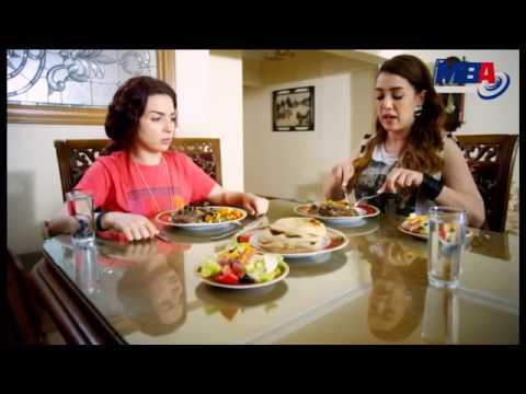 اتفرج على كندة علوش بتعلم مى عزالدين تأكل ازاى فى اجمد مشهد كوميدى من مسلسل دلع بنات