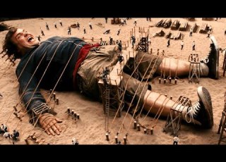  این مرد جزیره آدم کوچولوها رو پیدا میکنه و توسط اونا زندانی میشه تا اینکه