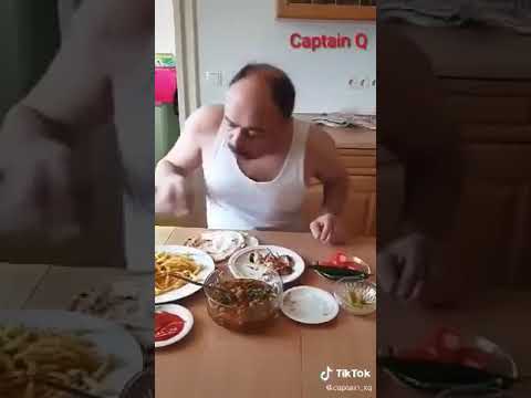 ادان الله يرضى عليك يا ابني مضحك جدا هههههههه Helloketty