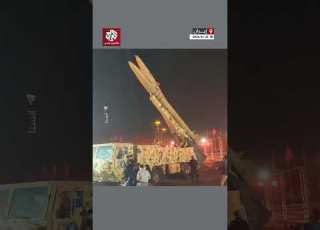  إيران تستعرض صاروخ ذو الفقار الباليستي وغواصة في ميدان آزادي وسط طهران