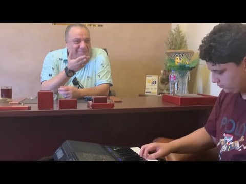 من نقابة الموسيقيين أمام المايسترو حمادة أبو اليزيد وكيل أول نقابة الموسيقيين رئيس لجنة الاختبارات من نقابة الموسيقيين أمام المايسترو حمادة أبو اليزيد وكيل أول نقابة الموسيقيين رئيس لجنة الاختبارات