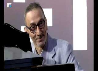زياد الرحباني يعزف في استديو بلا طول سيرة فايق ولا ناسي