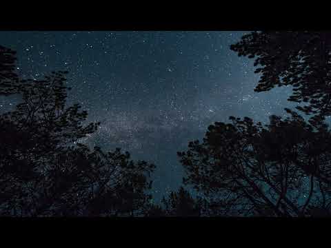 منظر رائع للسماء و النجوم ليلا مع موسيقى هادئة للأ سترخاء والتئمل والتركيز
