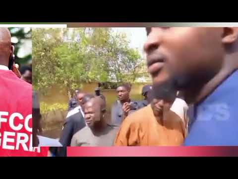 Yaddata Kaya Da Jami An EFCC Da Malami A Gidansa