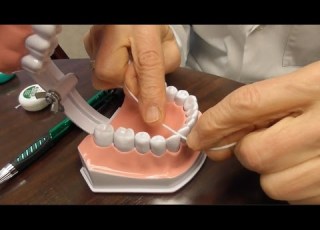  How To Floss The Right Way
