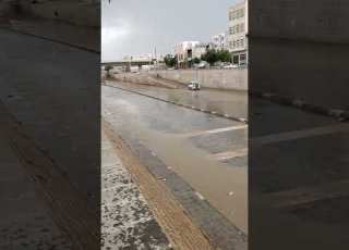 صوت انذار السيول في سائله العاصمه صنعاء