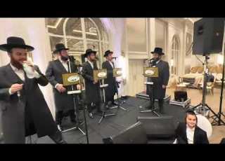 Yidi Bialostozky Singing At The Wedding Of Bentzion Reinor Lichter Shimmy Levy On The Keys