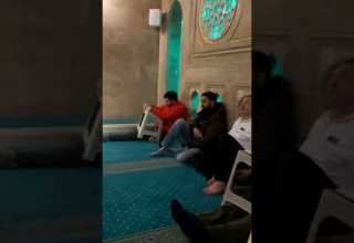 كثير من الاتراك يقرأون القرآن وهم لا يعرفون العربيه القرآن في فجر رمضان في مساجد تركيا